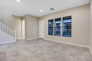 Photo #5: 6095142 Listing