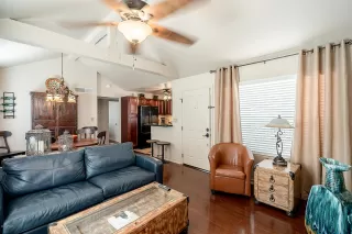 Photo #6: 6095431 Listing