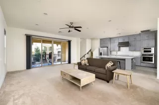 Photo #5: 6095920 Listing