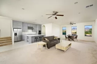 Photo #6: 6095920 Listing