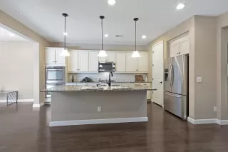 Photo #5: 6097033 Listing