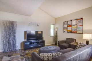 Photo #5: 6097997 Listing