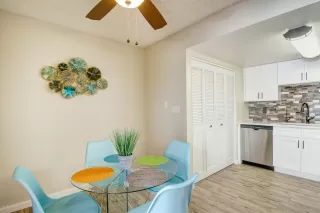 Photo #6: 6097997 Listing