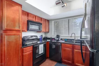 Photo #2: 6098101 Listing