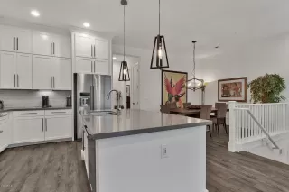 Photo #5: 6098956 Listing