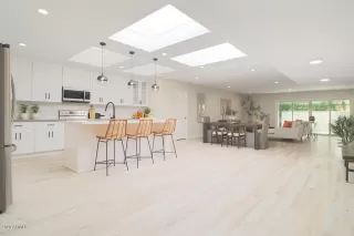 Photo #2: 6099166 Listing