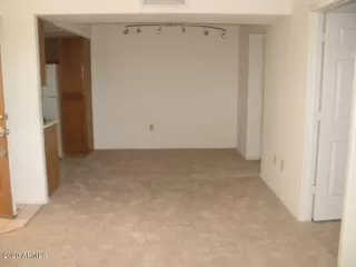 Photo #5: 6100047 Listing