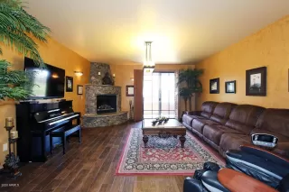 Photo #5: 6100327 Listing 