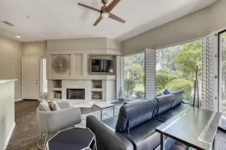 Photo #6: 6100405 Listing