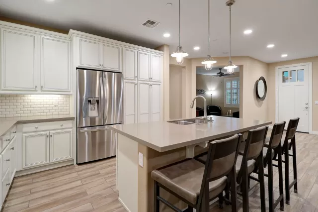 MLS: 6100489 Condo For Sale