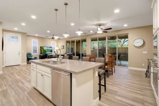 Photo #5: 6100489 Listing