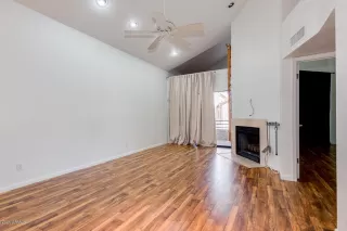 Photo #5: 6100880 Listing