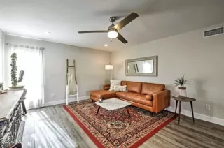 Photo #5: 6100939 Listing