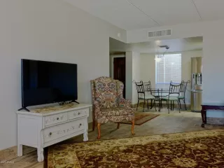 Photo #4: 6101380 Listing