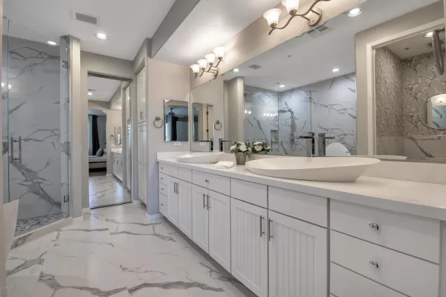 MLS: 6101805 Condo For Sale