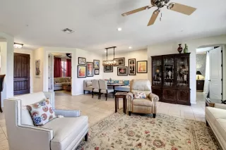 Photo #2: 6101805 Listing