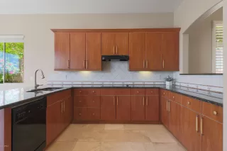 Photo #3: 6101907 Listing