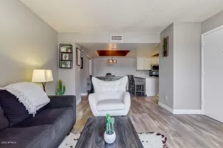 Photo #5: 6102282 Listing