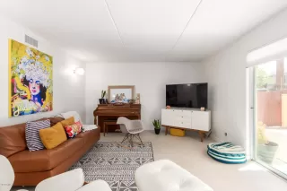 Photo #5: 6102408 Listing