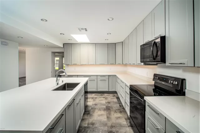 MLS: 6102448 Condo For Sale