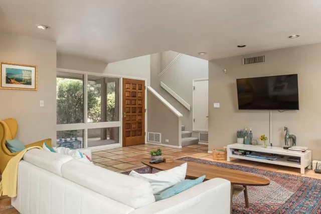 MLS: 6102621 Condo For Sale