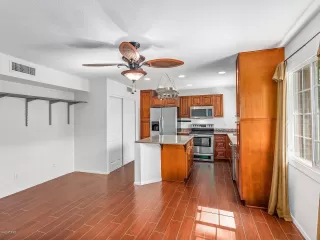 Photo #6: 6102785 Listing