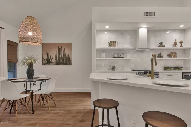 MLS: 6103425 Condo For Sale