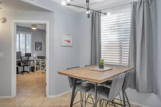 Photo #5: 6103686 Listing