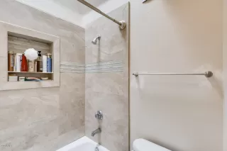 Photo #4: 6103700 Listing