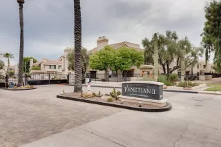 Photo #6: 6103700 Listing