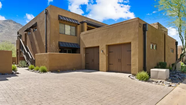 MLS: 6104049 Condo For Sale