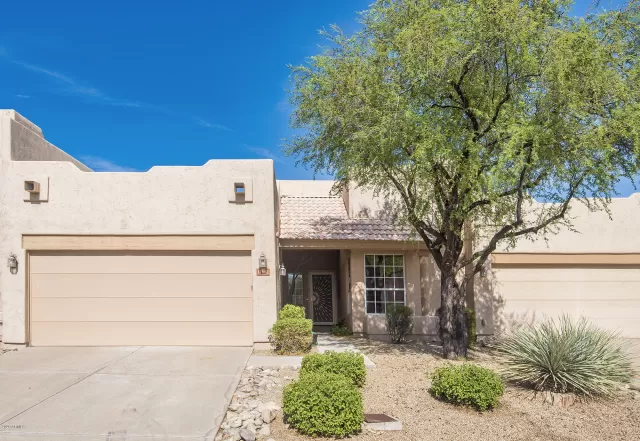 MLS: 6104278 Condo For Sale