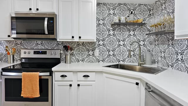 MLS: 6104572 Condo For Sale