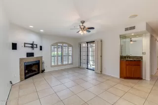 Photo #5: 6104701 Listing