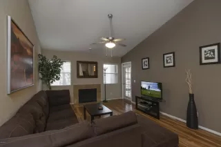Photo #5: 6104704 Listing