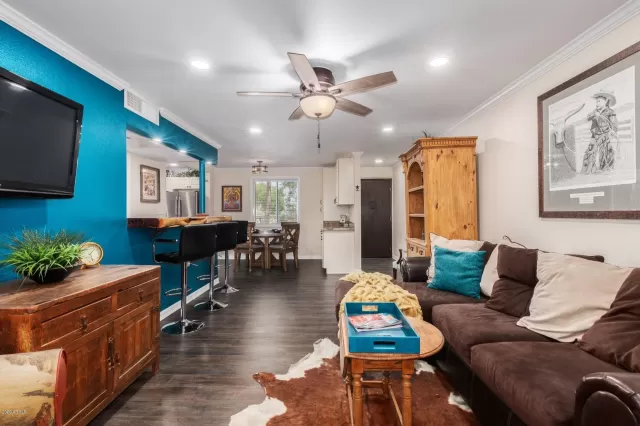 MLS: 6105028 Condo For Sale