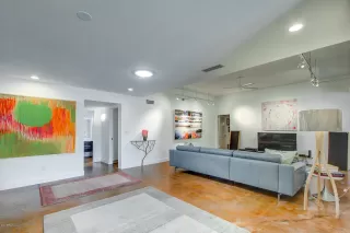 Photo #5: 6105159 Listing