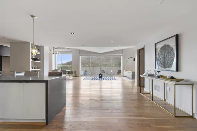 MLS: 6105646 Condo For Sale