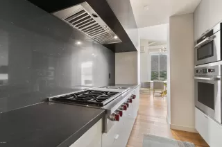 Photo #2: 6105646 Listing