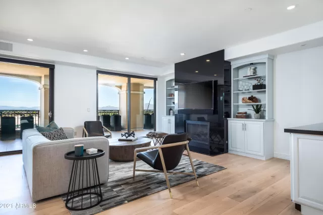 MLS: 6105660 Condo For Sale