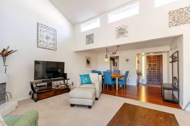 MLS: 6105685 Condo For Sale
