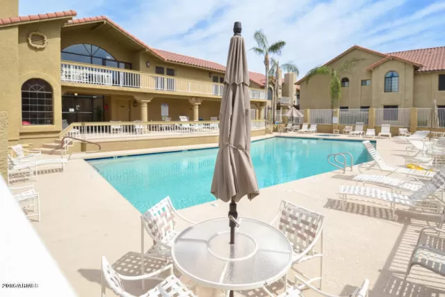 MLS: 6105758 Condo For Sale