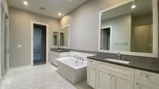 Photo #6: 6105845 Listing