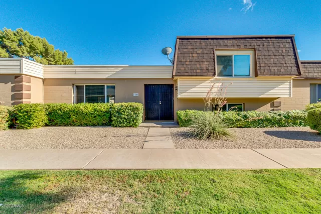MLS: 6105871 Condo For Sale