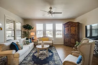 Photo #2: 6105879 Listing