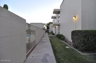 Photo #5: 6106387 Listing