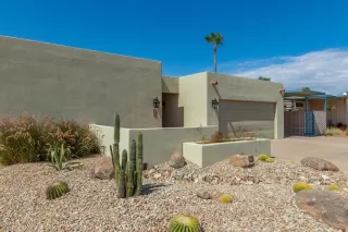 Photo #2: 6106388 Listing