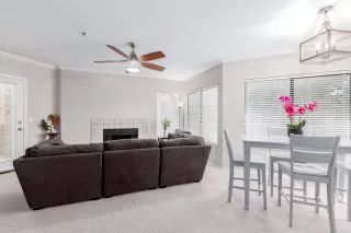 Photo #6: 6106539 Listing