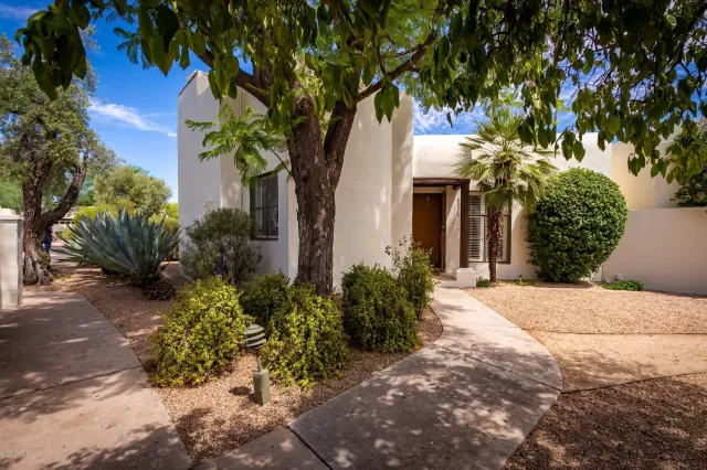 MLS: 6106627 Condo For Sale