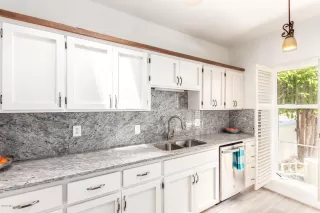 Photo #3: 6106627 Listing